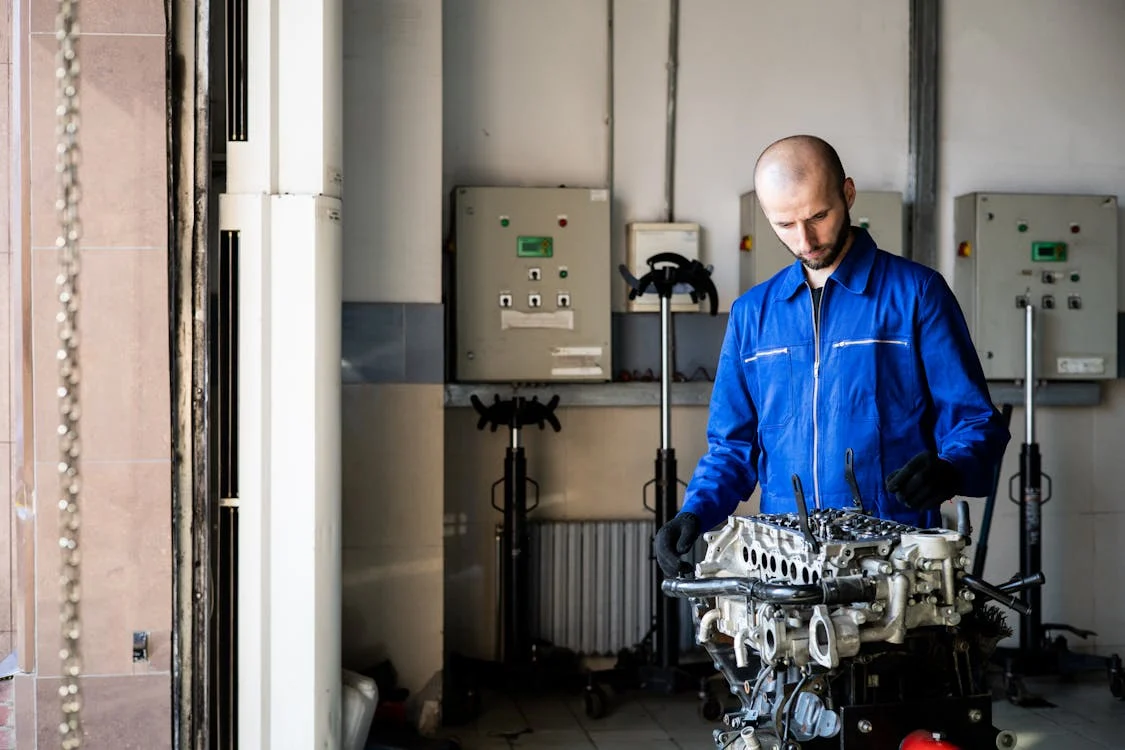 fixxing car engine