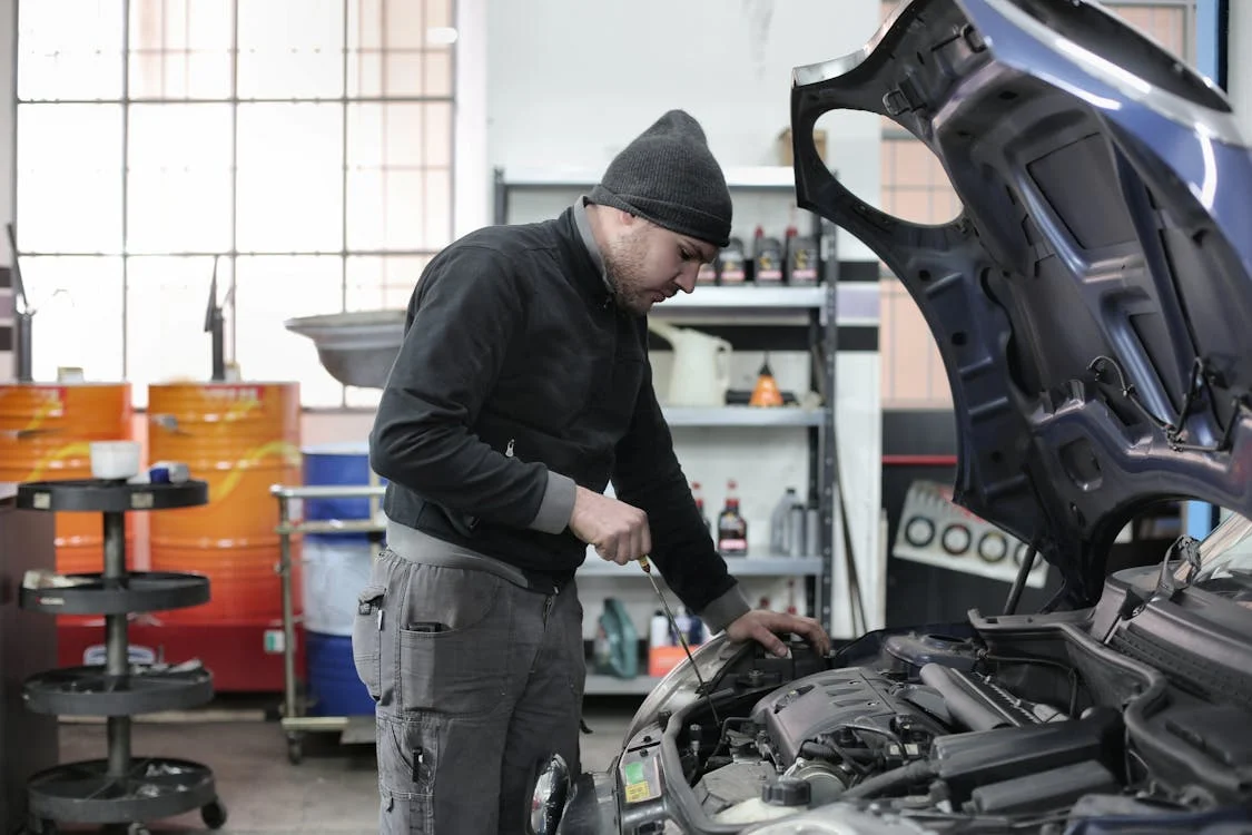 fixxing car engine